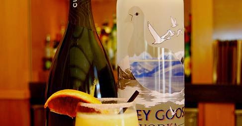 THE DIRTY JULIUS – A SPARKLING WINE COCKTAIL WITH ORANGE JUICE & CREAM